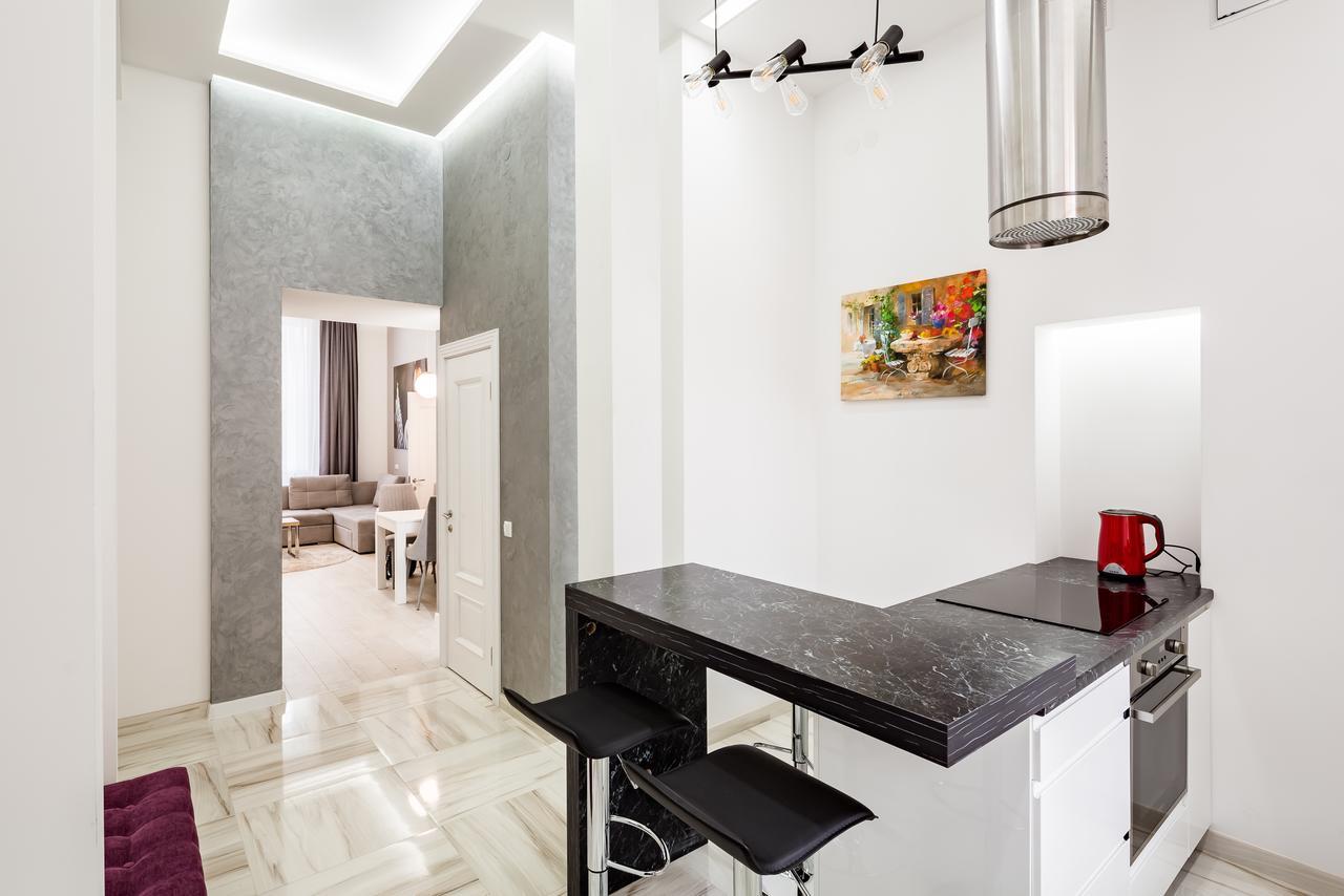 Leogrand Deluxe Apartments On Horodotska 33 ลวีฟ ภายนอก รูปภาพ