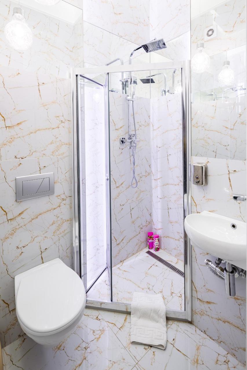 Leogrand Deluxe Apartments On Horodotska 33 ลวีฟ ภายนอก รูปภาพ