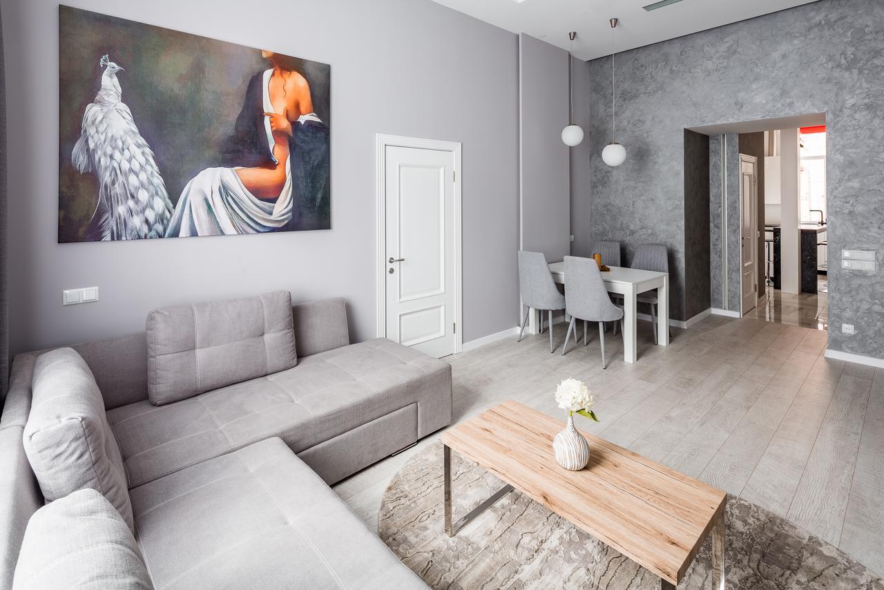 Leogrand Deluxe Apartments On Horodotska 33 ลวีฟ ภายนอก รูปภาพ