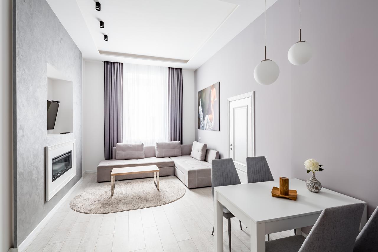 Leogrand Deluxe Apartments On Horodotska 33 ลวีฟ ภายนอก รูปภาพ