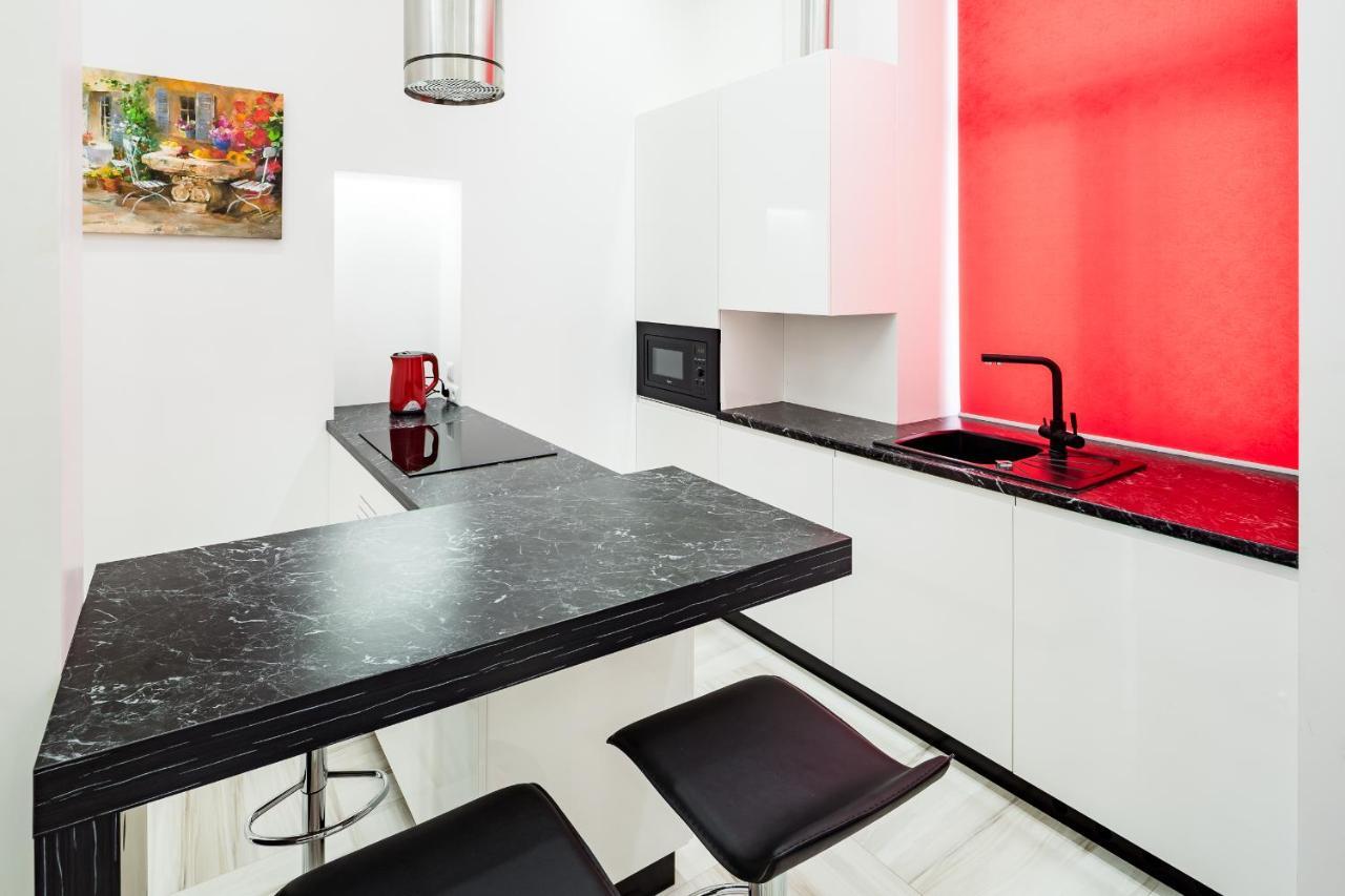 Leogrand Deluxe Apartments On Horodotska 33 ลวีฟ ภายนอก รูปภาพ