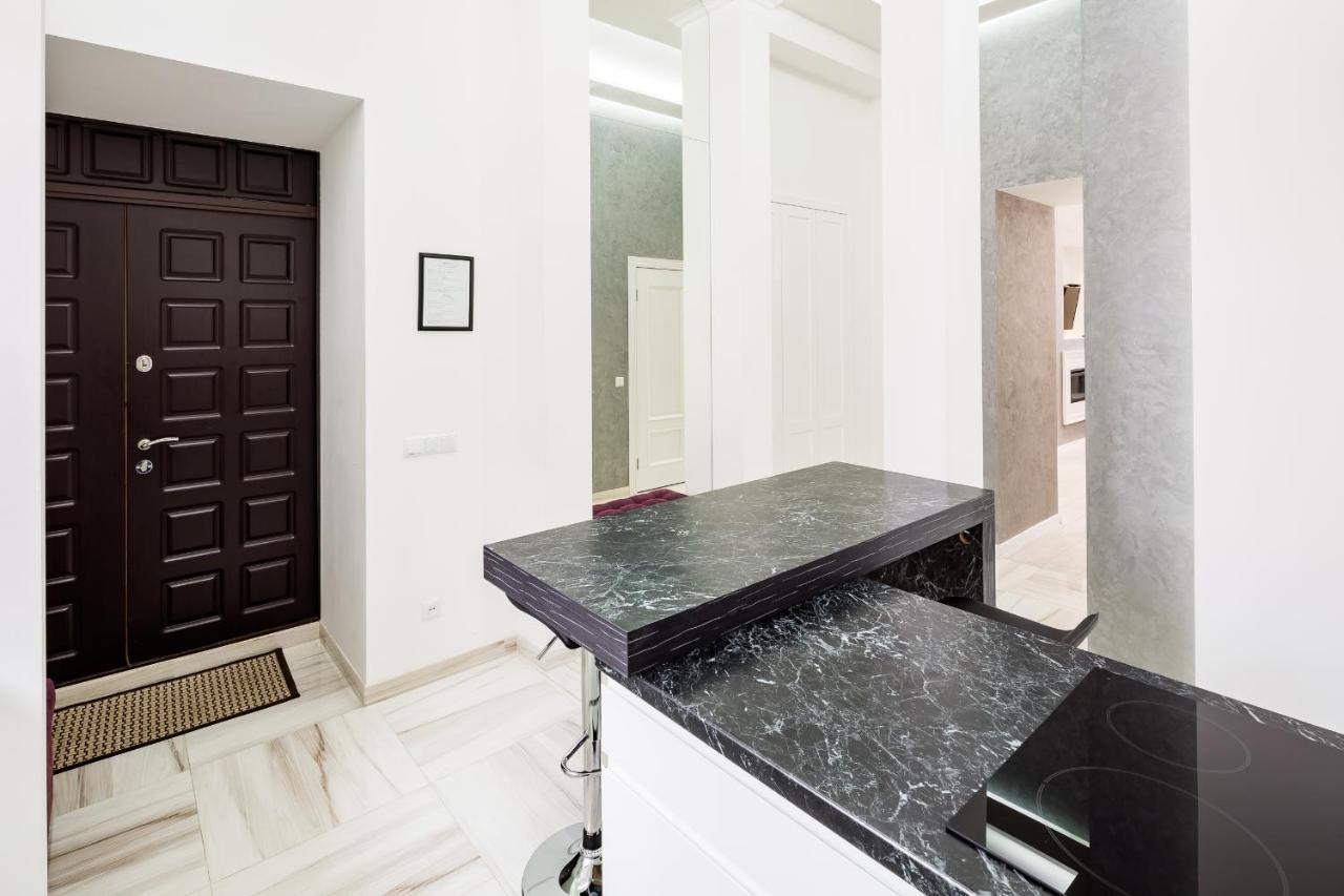 Leogrand Deluxe Apartments On Horodotska 33 ลวีฟ ภายนอก รูปภาพ